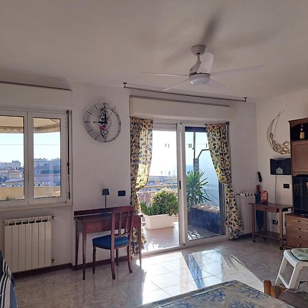 Appartamento - Terrazzo Vivibile Vista Mare, Wi-Fi Gratuito Vallecrosia Luaran gambar