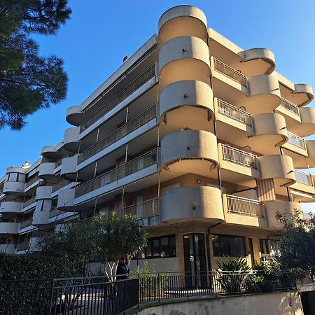 Appartamento - Terrazzo Vivibile Vista Mare, Wi-Fi Gratuito Vallecrosia Luaran gambar
