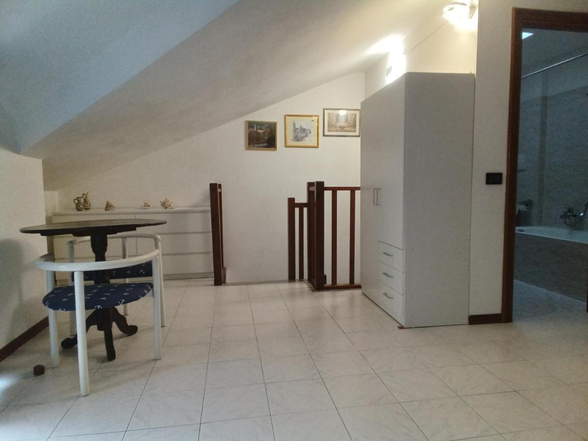 Appartamento - Terrazzo Vivibile Vista Mare, Wi-Fi Gratuito Vallecrosia Luaran gambar