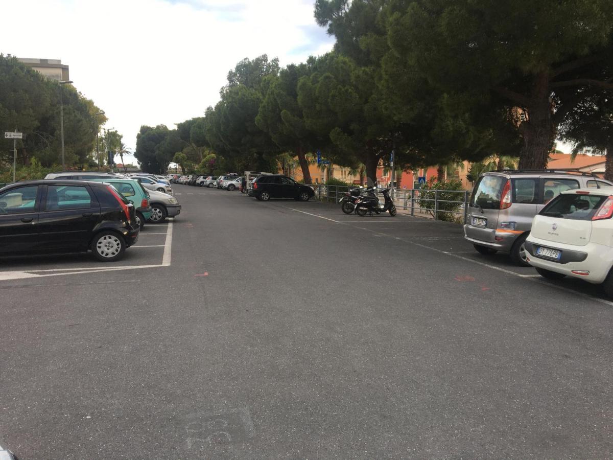 Appartamento - Terrazzo Vivibile Vista Mare, Wi-Fi Gratuito Vallecrosia Luaran gambar