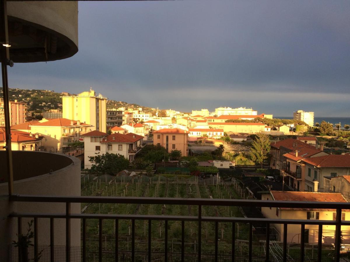 Appartamento - Terrazzo Vivibile Vista Mare, Wi-Fi Gratuito Vallecrosia Luaran gambar
