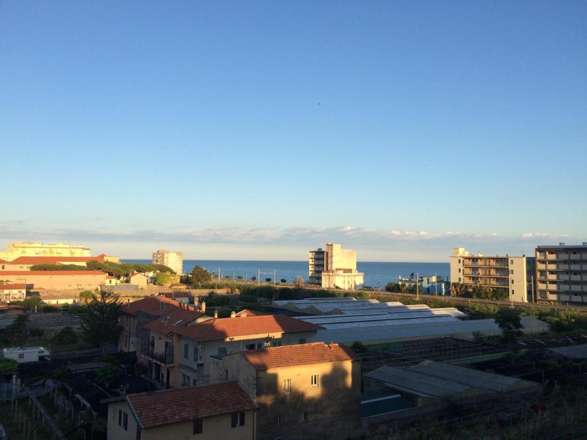Appartamento - Terrazzo Vivibile Vista Mare, Wi-Fi Gratuito Vallecrosia Luaran gambar