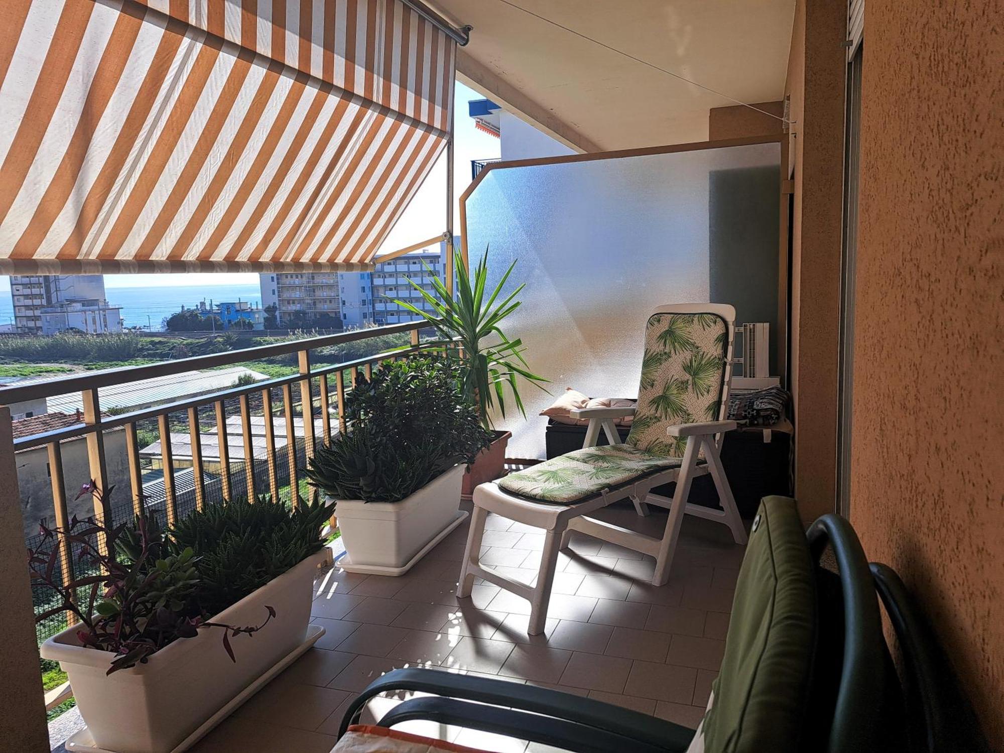 Appartamento - Terrazzo Vivibile Vista Mare, Wi-Fi Gratuito Vallecrosia Luaran gambar